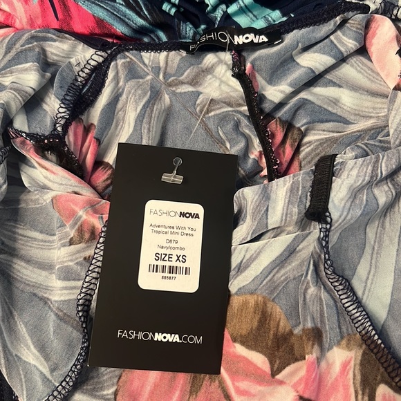 Fashion Nova Navy Tropical Ruched Dress - Picture 6 of 8